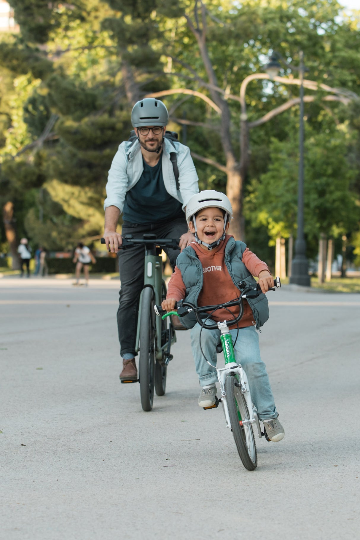 Unit1 SPARKY Kinder Smart-Helm mit Licht & Inserts Helmexperte