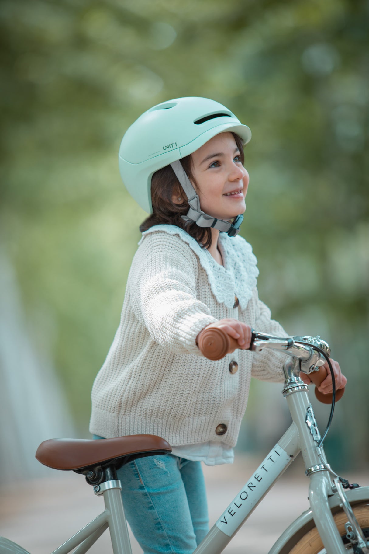 Unit1 SPARKY Kinder Smart-Helm mit Licht & Inserts Helmexperte