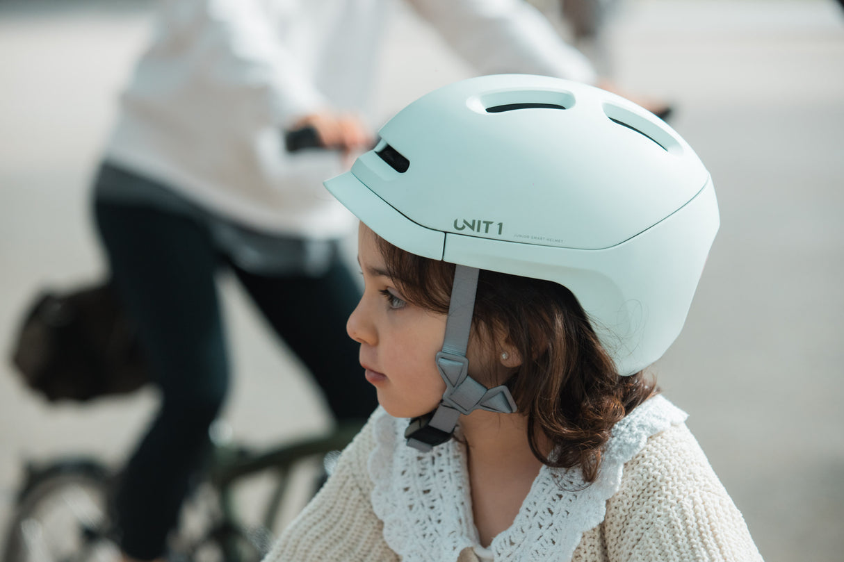 Unit1 SPARKY Kinder Smart-Helm mit Licht & Inserts Helmexperte