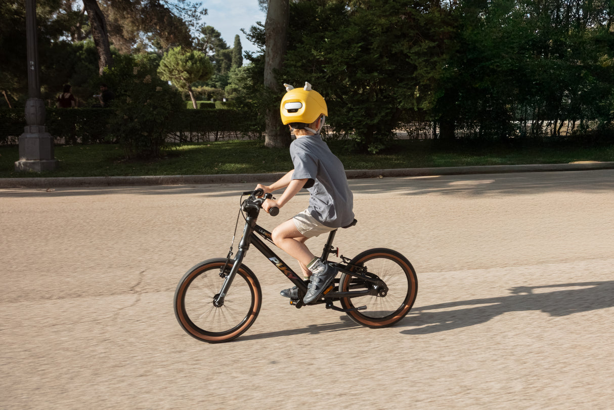 Unit1 SPARKY Kinder Smart-Helm mit Licht & Inserts Helmexperte