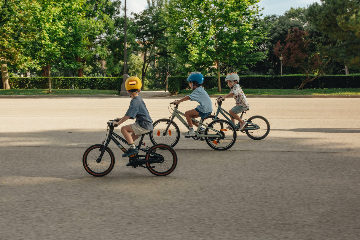 Unit1 SPARKY Kinder Smart-Helm mit Licht & Inserts Helmexperte