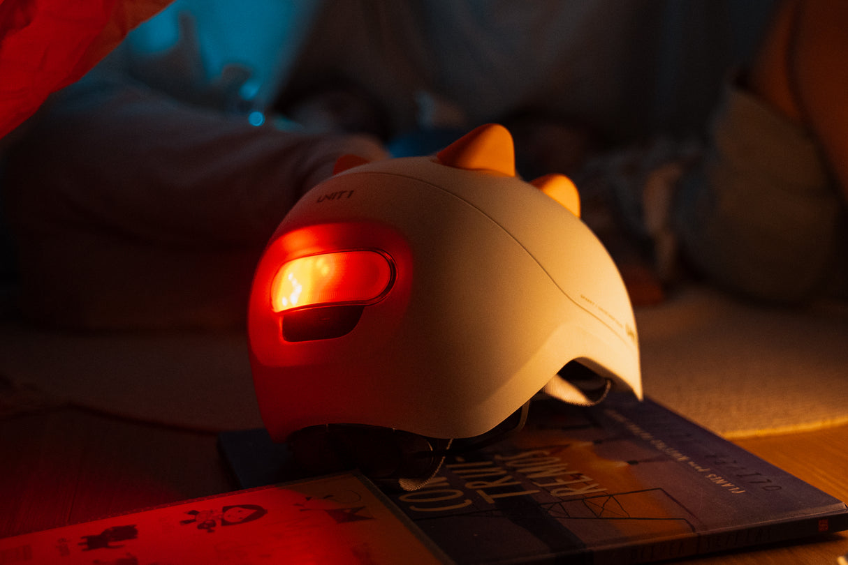 Unit1 SPARKY Kinder Smart-Helm mit Licht & Inserts Helmexperte