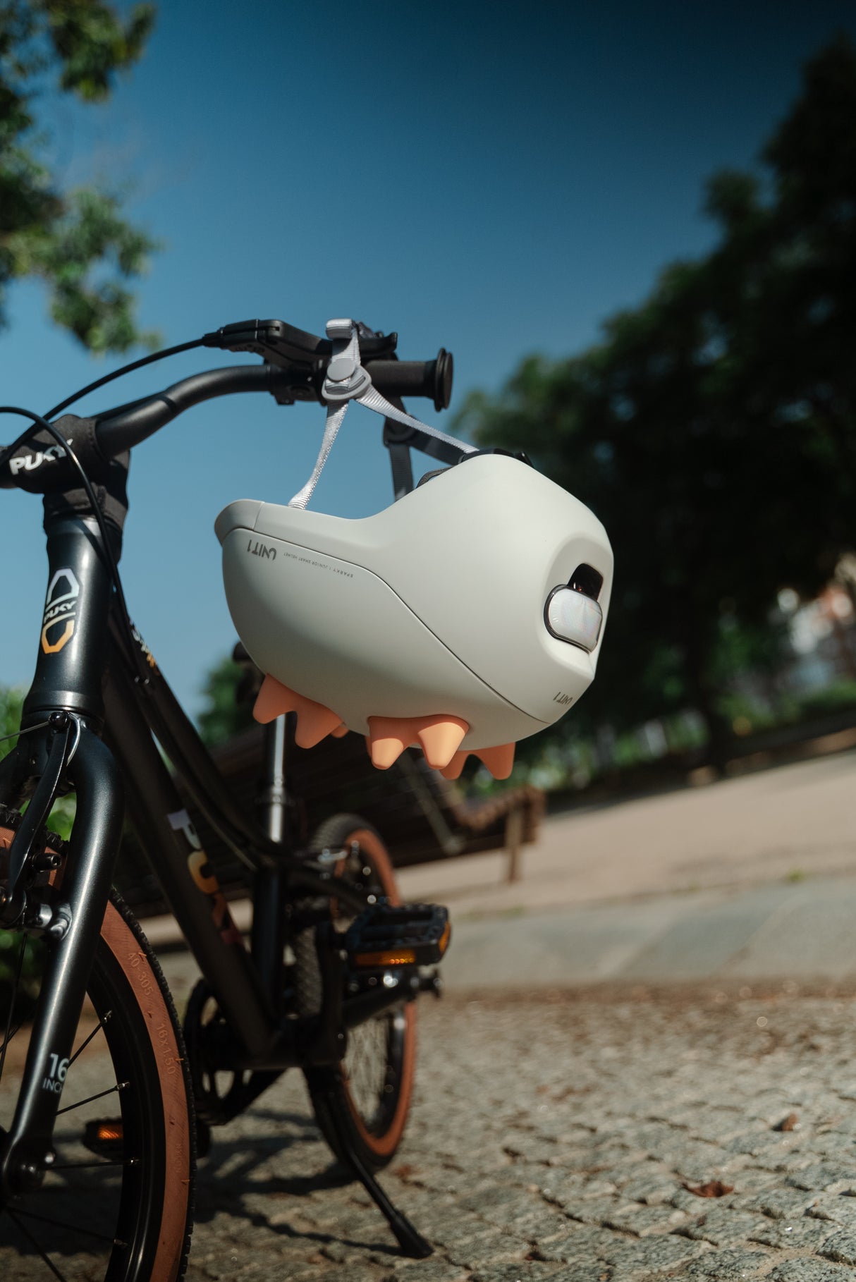 Unit1 SPARKY Kinder Smart-Helm mit Licht & Inserts Helmexperte