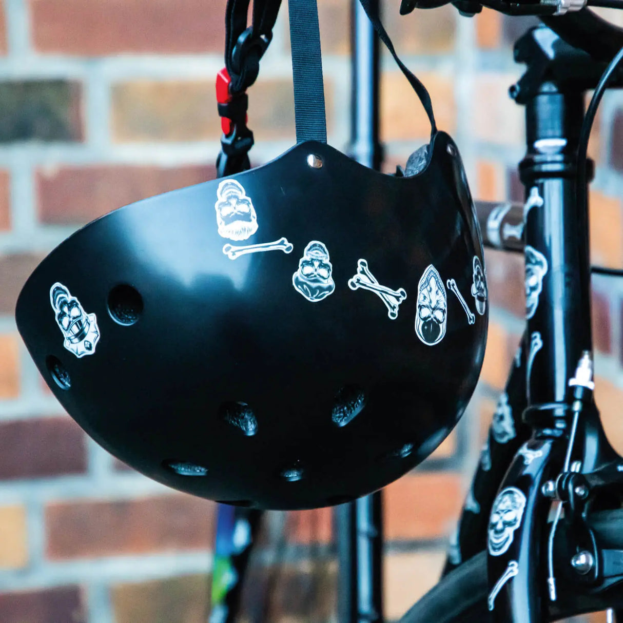 Totenkopf Reflex Aufkleber Set für Fahrrad und Helm - Sichtbarkeit und Stil im Straßenverkehr | Farbviereck.