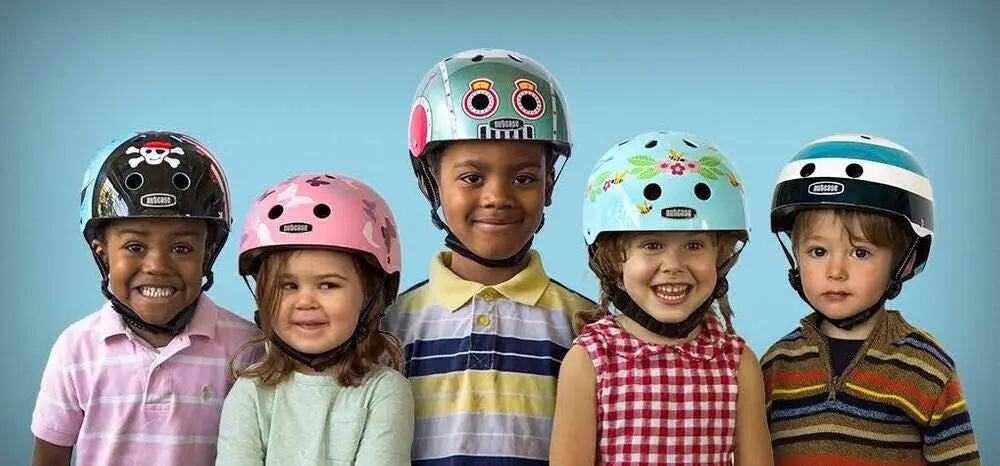 Nutcase Little Nutty MIPS – Kinderhelm Gloss mit Magnetverschluss und MIPS-Technologie.